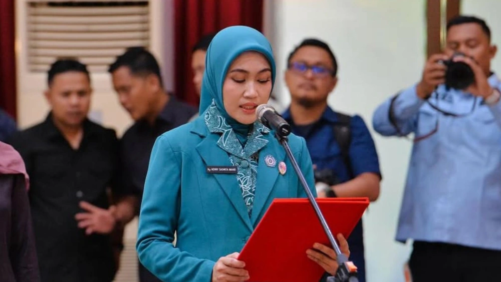 Henny Sasmita Wahid, istri Gubernur Riau Abdul Wahid, jadi sorotan usai OTT KPK. [Instagram]
